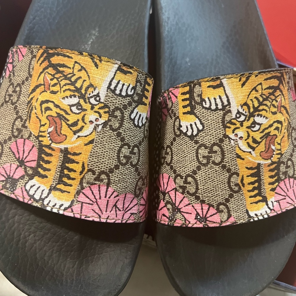Gucci slides size 39